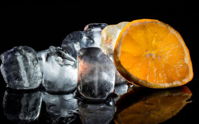 Cubos de hielo con frutas y aceites esenciales